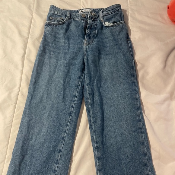 Medium-wash Zara jeans - Picture 2 of 2